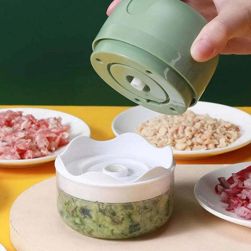 "Simplifique sua cozinha com o Mini Processador Multifuncional – Praticidade e eficiência na palma da sua mão!"