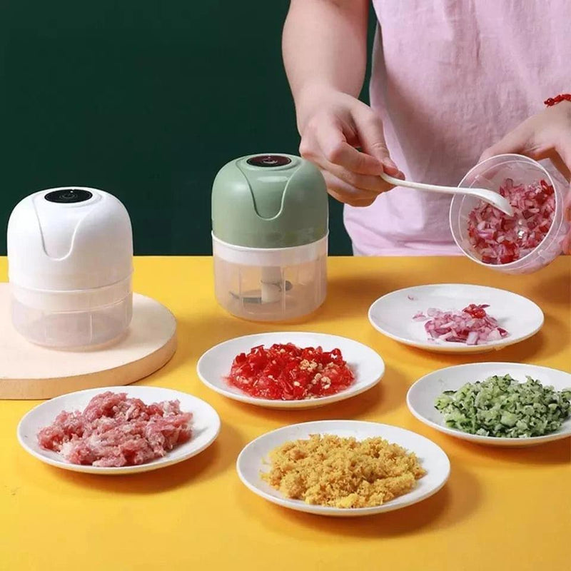 "Simplifique sua cozinha com o Mini Processador Multifuncional – Praticidade e eficiência na palma da sua mão!"